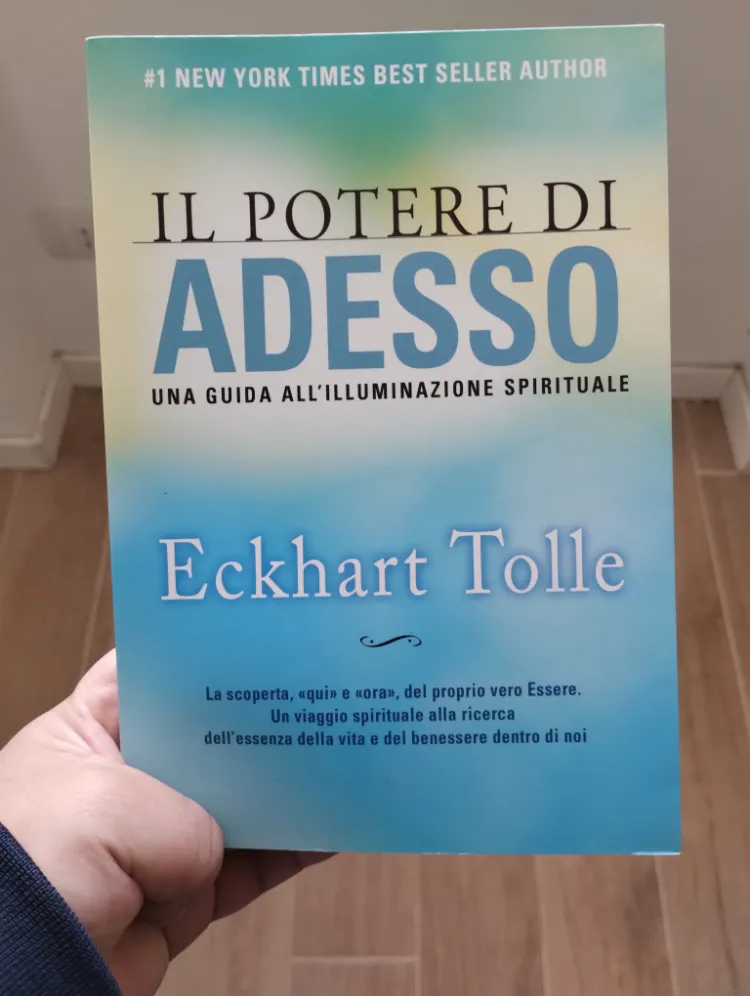 Il potere di adesso